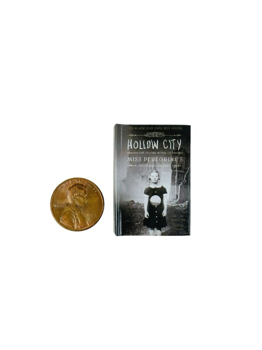 ZURU Mini Brands Hollow City Mini Hardcover Book